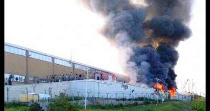 Mobilya Fabrikası Alev Aldı 3 İşçi Yaralandı
