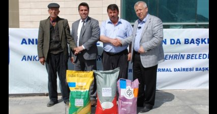 Akyurtlu Çiftçilere Tohum Dağıtıldı