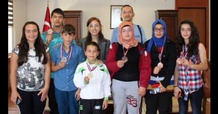 Şampiyonlardan Kaymakama Ziyaret